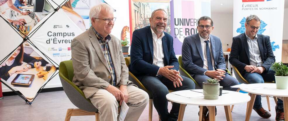 Arnaud Mabire, Guy Lefrand, Franck Le Derf lors d'une conférence de presse pour le développement de l'offre de formation sur EPN