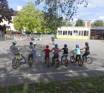 Photo de l'atelier Je m’éco transporte - enfants sur des vélos